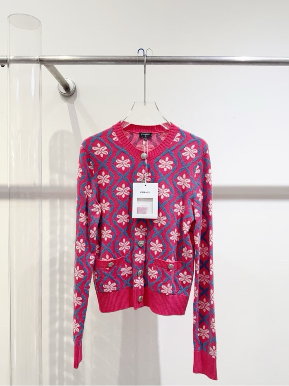 🚩steal CHANEL Pink and Blue Floral Knit Cardigan
